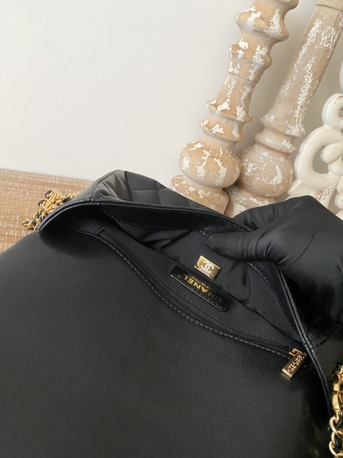 Handbag  Chanel  AS3777  size  16x24x8 cm