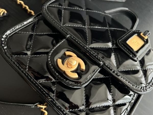  Handbag Chanel  AS3652 size 17cmx20.5cmx6 cm