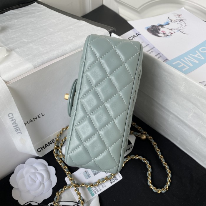  Handbag  Chanel  size  17 cm