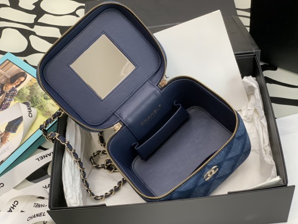  Handbag Chanel size 11*15*12* cm