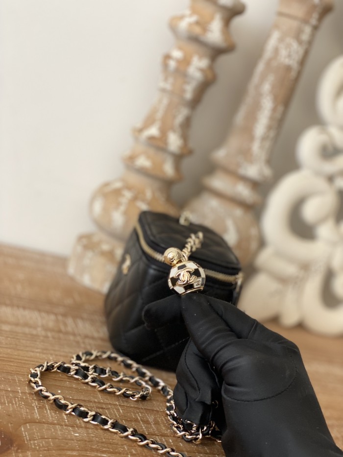 Handbag  Chanel  81241  size  10.5  8.5  7 cm