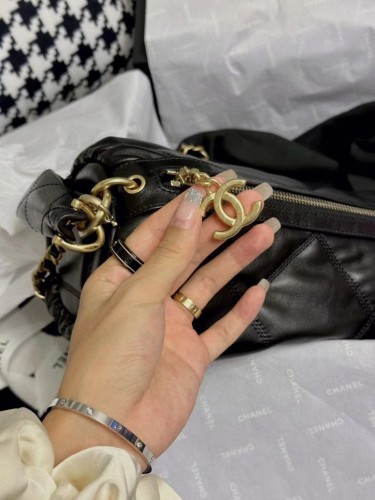 Handbag  Chanel  size  11*20*11 cm