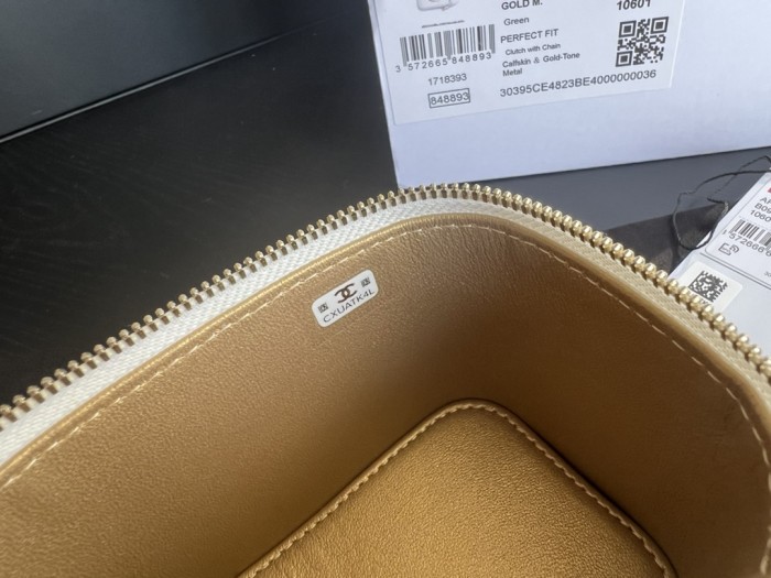 Handbag  Chanel  A1447  size  8.5cmx11cmx7 cm