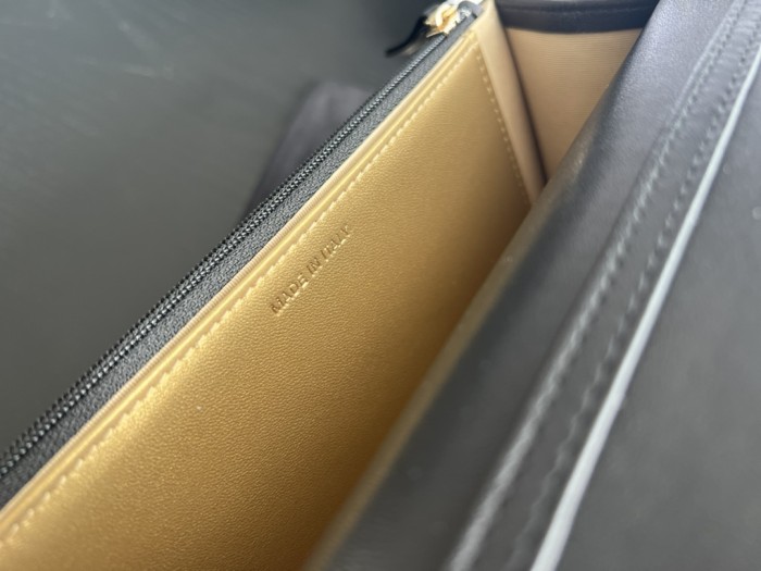 CHANEL 23C Spring WOC Sheepskin Crossbody Bag Women's Black AP1450-B09985-94305 size 19*4*12 cm