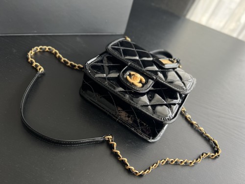  Handbag Chanel  AS3652 size 17cmx20.5cmx6 cm