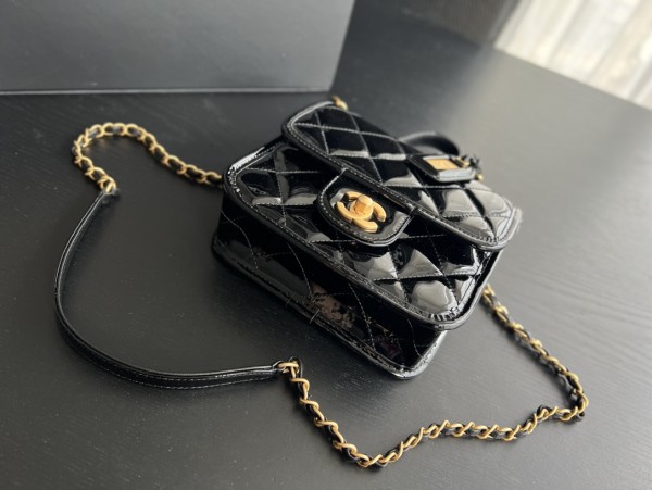  Handbag Chanel  AS3652 size 17cmx20.5cmx6 cm