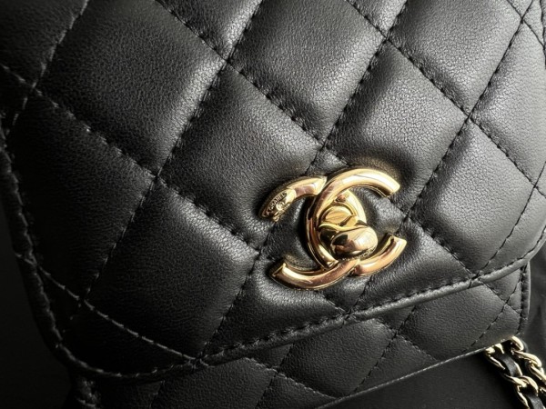  Handbag Chanel  A81633  size 11cmx11cmx5 cm