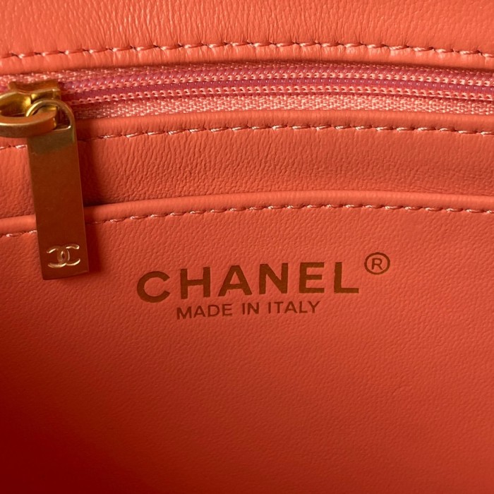  Handbag  Chanel size 17 cm