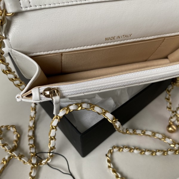  Handbag   Chanel  AP3071  size  19 cm