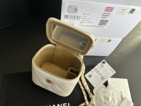 Handbag  Chanel  A1447  size  8.5cmx11cmx7 cm