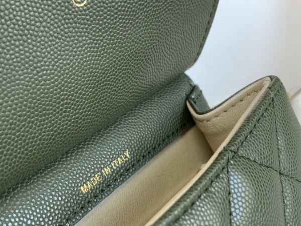 Handbag  Chanel  3005  size 12.5*14*6 cm