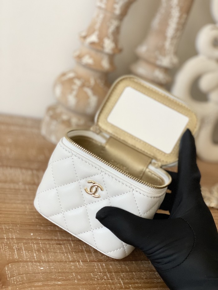 Handbag  Chanel 81241  size  10.5  8.5  7 cm