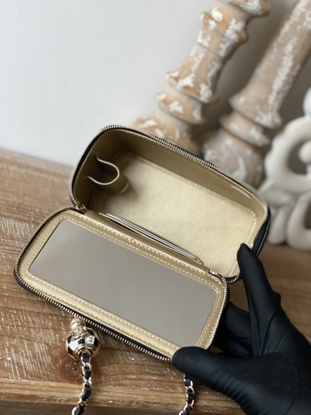 Handbag  Chanel 81242  size  17 cm