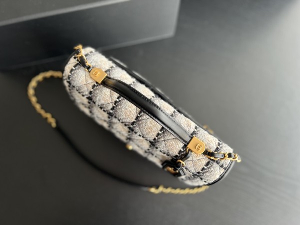 Handbag Chanel AS3653  size 25cmx21.5cmx7 cm