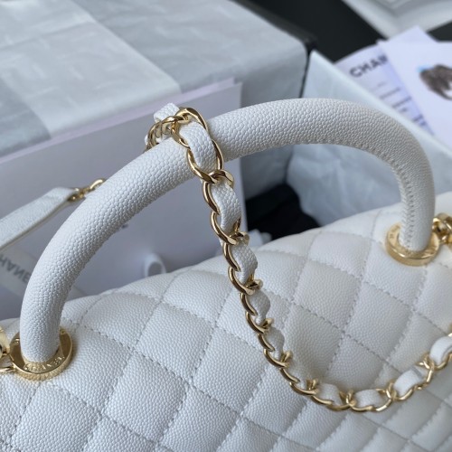  Handbag   Chanel   92991  size 28 cm