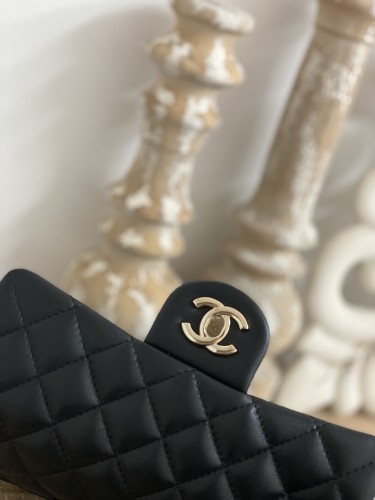 Handbag  Chanel size  20*7*13  cm