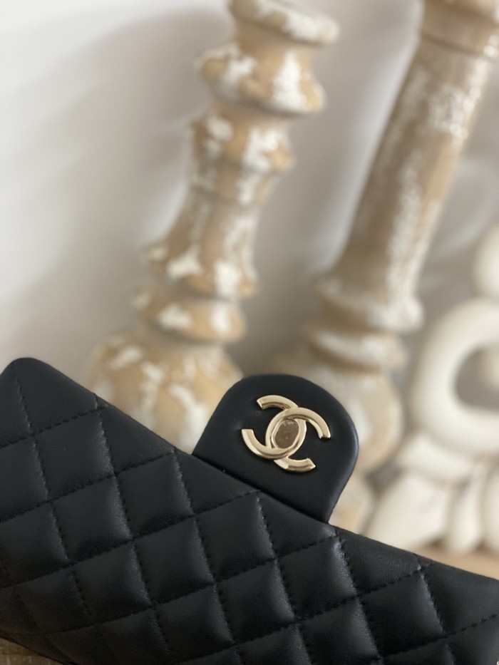 Handbag  Chanel size  20*7*13  cm