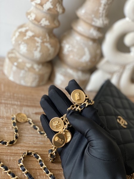 Handbag  Chanel 81235  size  18*3*11.5  cm