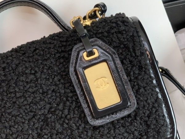 Handbag  Chanel  size  𝟷𝟽*𝟸𝟶.𝟻 *𝟼 𝚌𝚖
