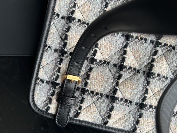 Handbag  Chanel AS3662  size  31.5cmx31cmx9 cm