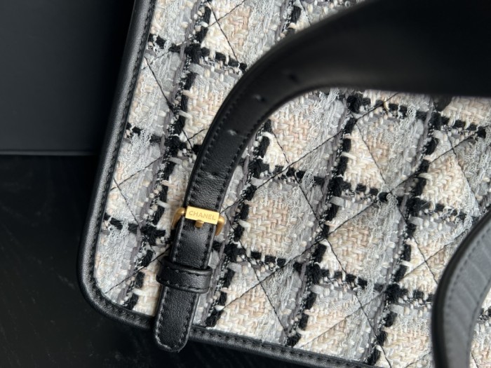 Handbag  Chanel AS3662  size  31.5cmx31cmx9 cm