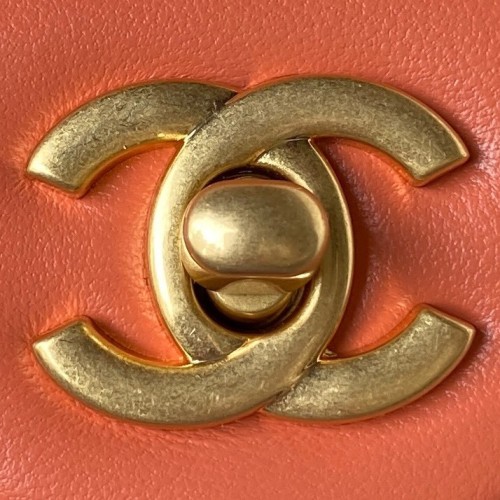 Handbag  Chanel size 17 cm
