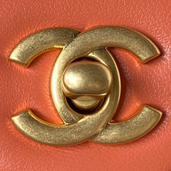  Handbag  Chanel size 17 cm