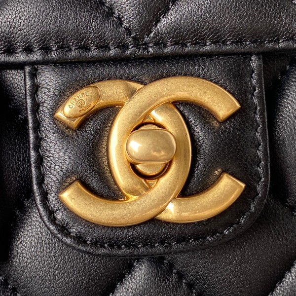 Handbag  Chanel  AS3738  size  12.5*16*6 cm
