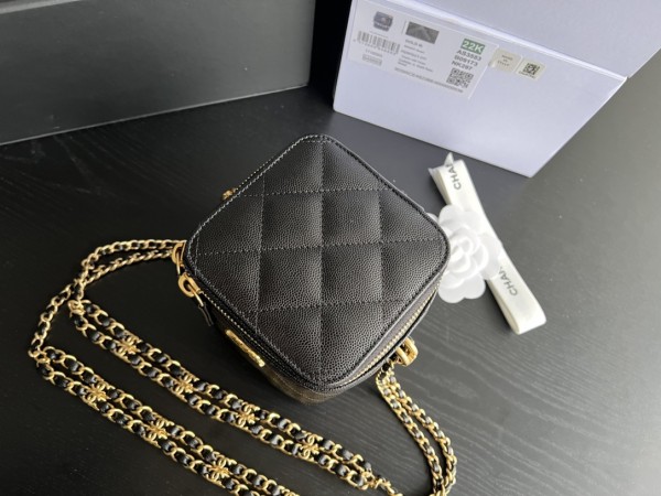 Handbag  Chanel  AP3583  size  14.5cmx11.5cmx11.5 cm