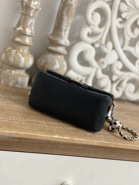 Handbag  Chanel 1786 size  18*7*13  cm