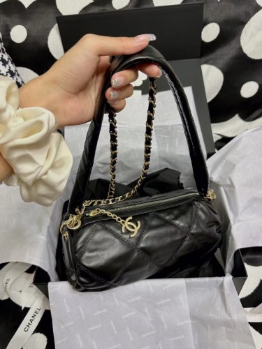 Handbag  Chanel  size  11*20*11 cm