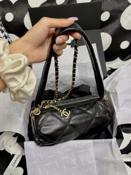 Handbag  Chanel  size  11*20*11 cm