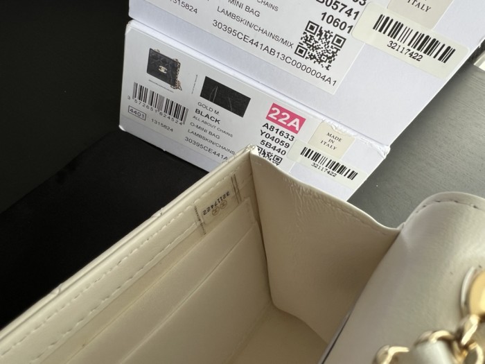 Handbag Chanel  A81633  size 11cmx11cmx5 cm