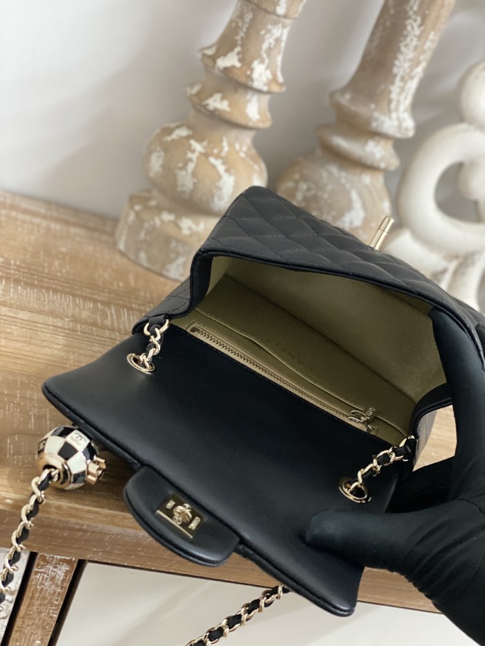 Handbag  Chanel 1786 size  18*7*13  cm