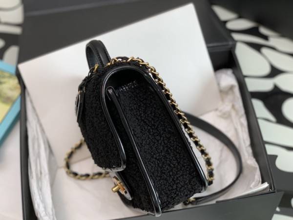 Handbag  Chanel  size  𝟷𝟽*𝟸𝟶.𝟻 *𝟼 𝚌𝚖