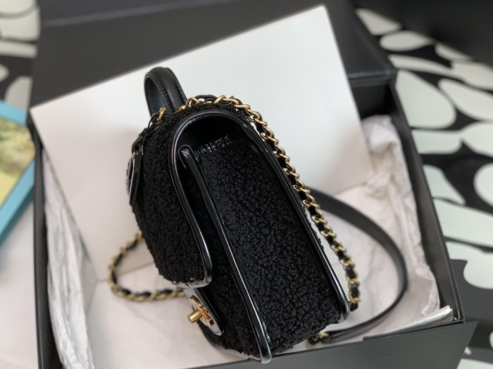 Handbag  Chanel  size  𝟷𝟽*𝟸𝟶.𝟻 *𝟼 𝚌𝚖