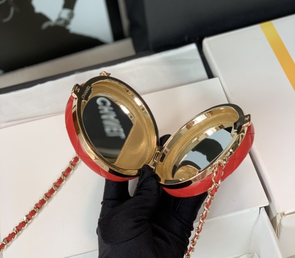  Handbag   Chanel  size  7.5x7.5x3  cm