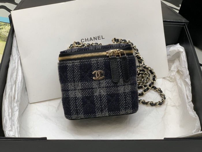  Handbag Chanel size 8.5*11*7* cm