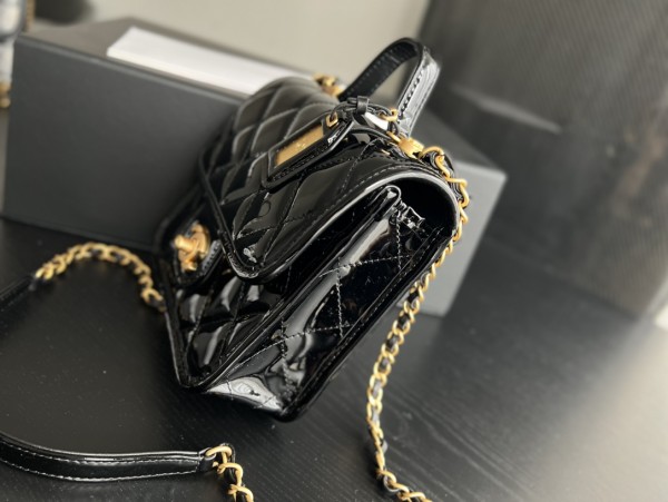  Handbag Chanel  AS3652 size 17cmx20.5cmx6 cm