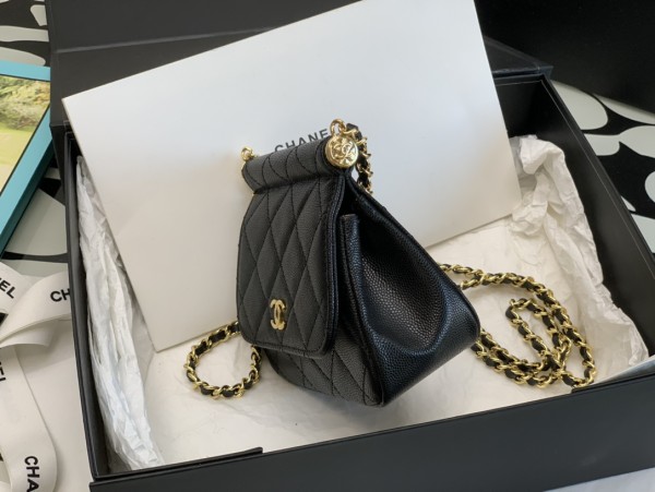 Handbag  Chanel  99210  size  12.5*14*6 cm