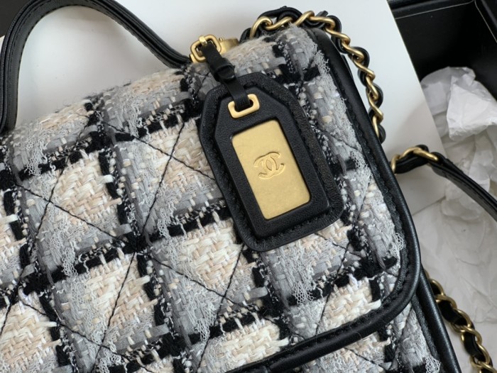 Handbag  Chanel  99199  size  𝟷𝟽*𝟸𝟶.𝟻 *𝟼 𝚌𝚖