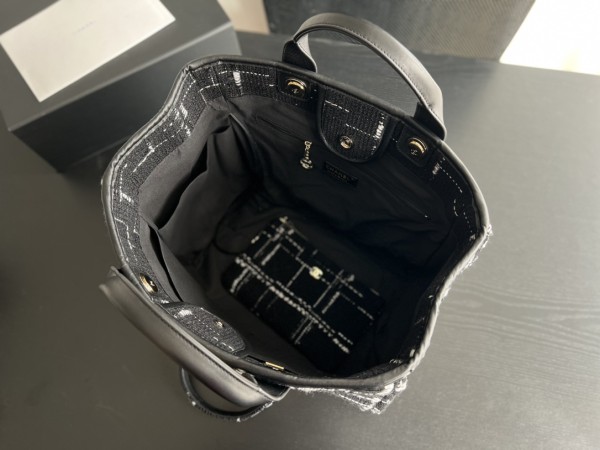 Handbag Chanel  size  39 cm