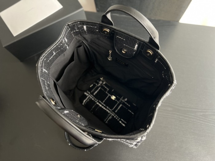 Handbag Chanel  size  39 cm