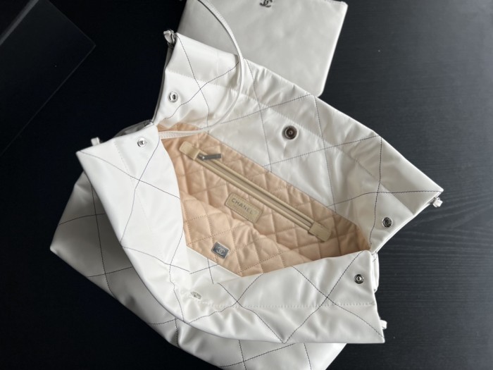  Handbag   Chanel  size  39cmx42cmx8 cm