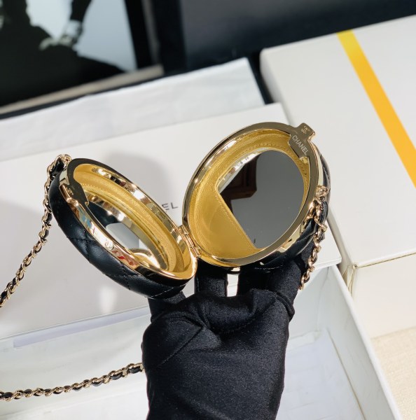  Handbag   Chanel 𝐒𝐒2023  size  7.5x7.5x3  cm