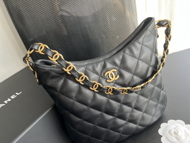  Handbag  Chanel  3561  size  28cmx22cm7 cm