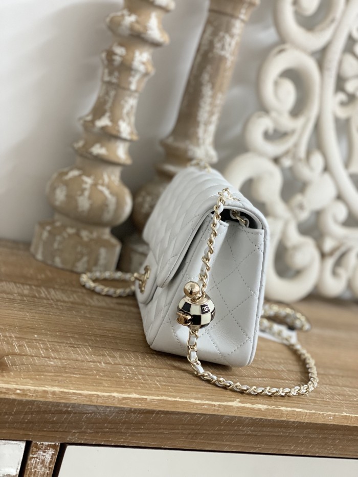 Handbag  Chanel  size  18*7*13  cm