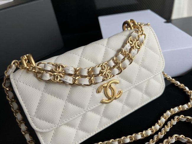 Handbag  Chanel  3021  size 17cm9cm3 cm