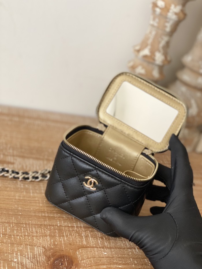 Handbag  Chanel  81241  size  10.5  8.5  7 cm