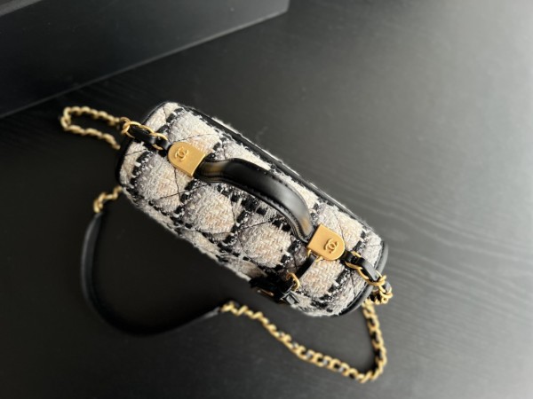 Handbag Chanel  AS3652  size  20cmx17cm6 cm